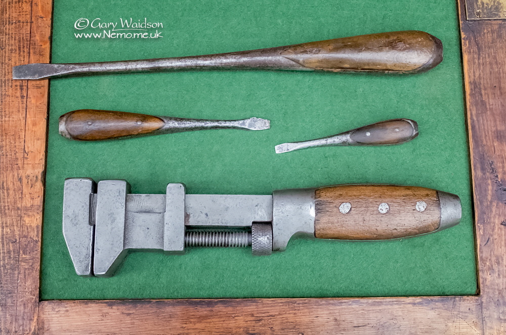 Perfect Handles © Gary Waidson - www.Nemo.me.uk Perfect Handles © Gary Waidson - www.Nemo.me.uk