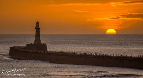 Sunrise, Roker-Light 19th January 2007. Landscape photography by Gary Waidson.