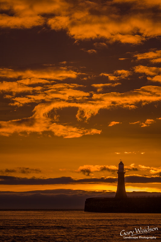 Roker Light. Sunrise. Landscape photography by Gary Waidson.